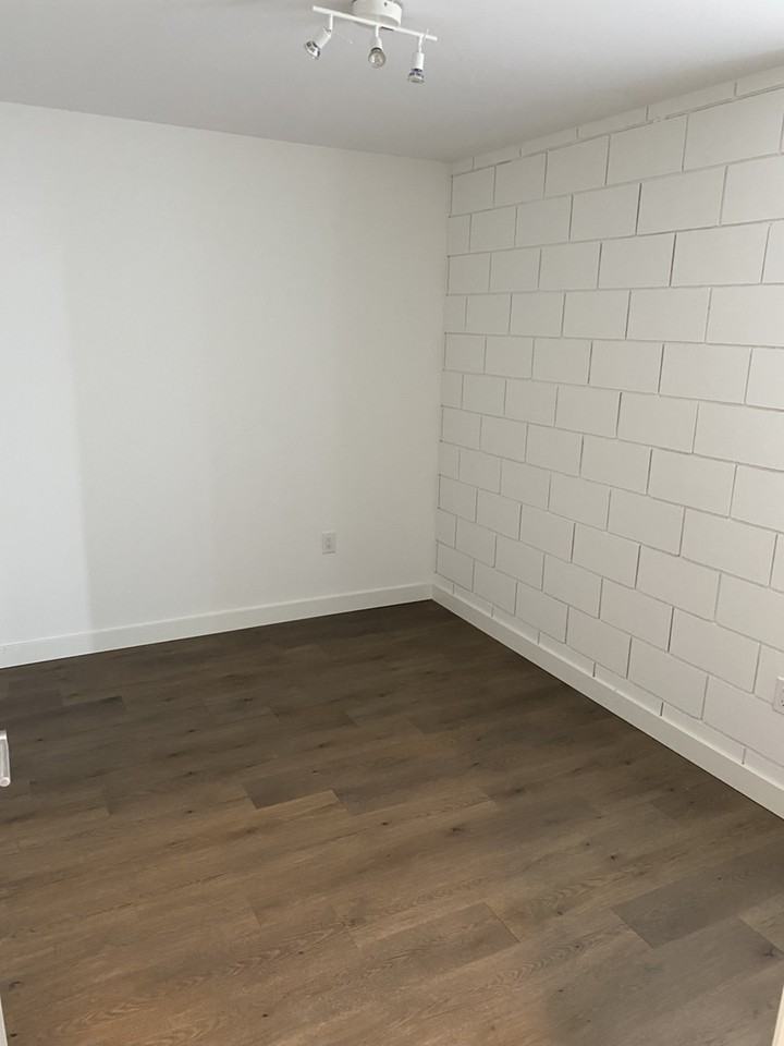 5610 Roblin Blvd - Photo 2 of 9