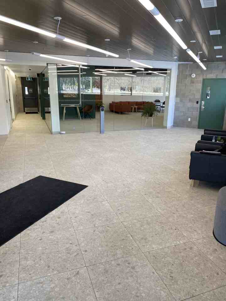 5610 Roblin Blvd - Photo 3 of 9