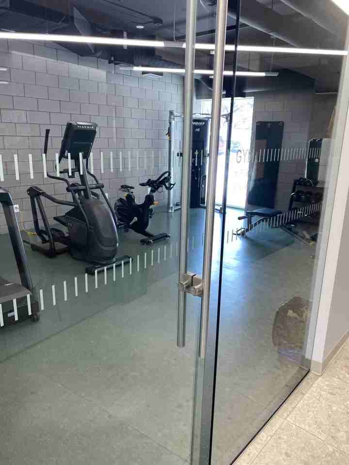 5610 Roblin Blvd - Photo 4 of 9