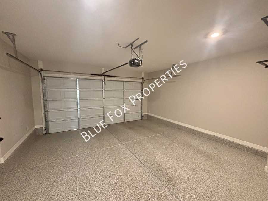 1048 E Descent St - Photo 2 of 23