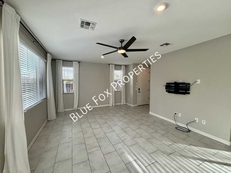 1048 E Descent St - Photo 4 of 23