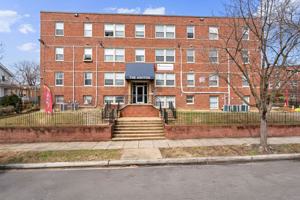 featured image of 1814 Irving St Ne