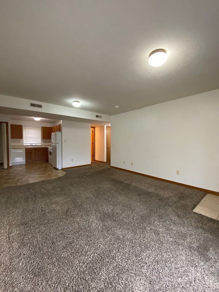 265 Woodridge Court - Photo 3 of 42