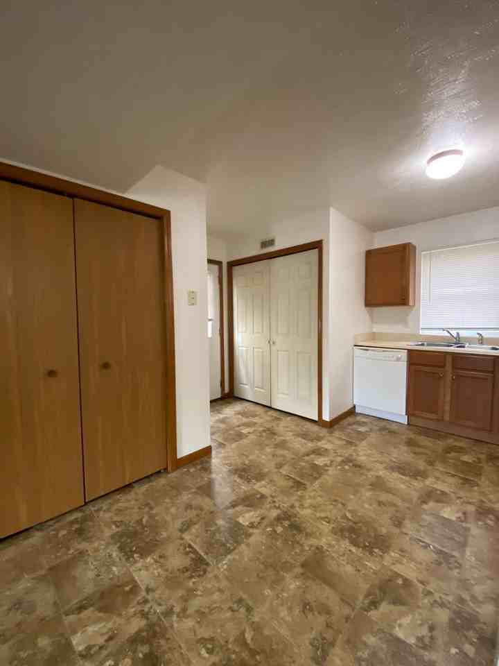 265 Woodridge Court - Photo 6 of 42