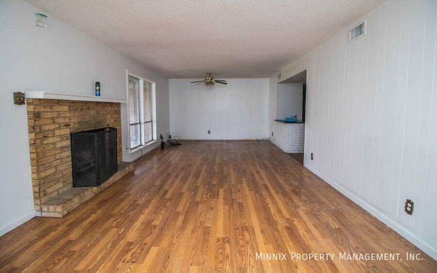 1906 N Pecos St - Photo 5 of 25