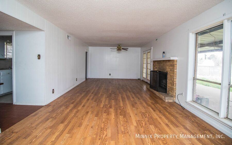 1906 N Pecos St - Photo 6 of 25