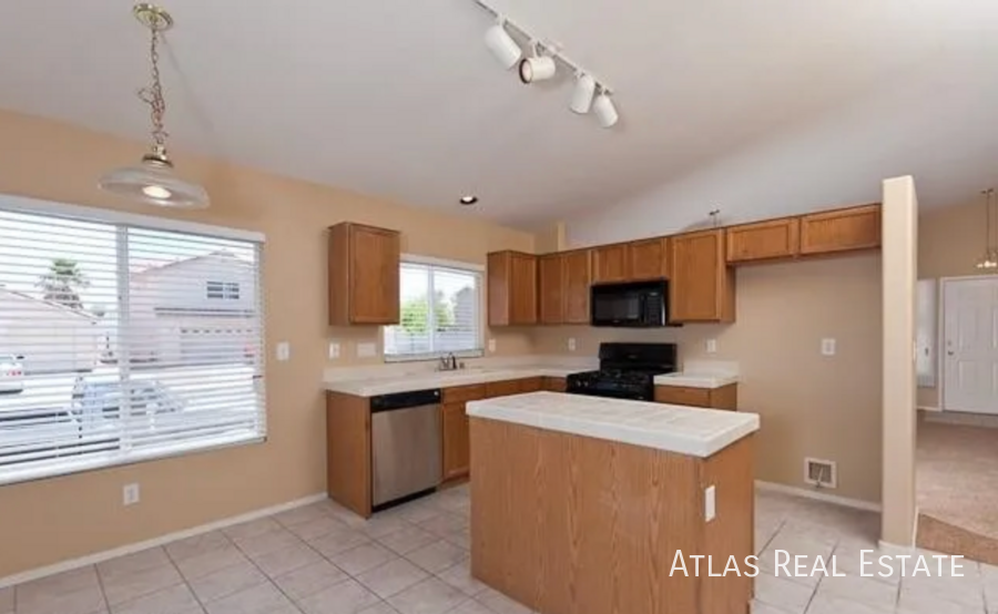 5508 Cloudy Glen St - Photo 6 of 13