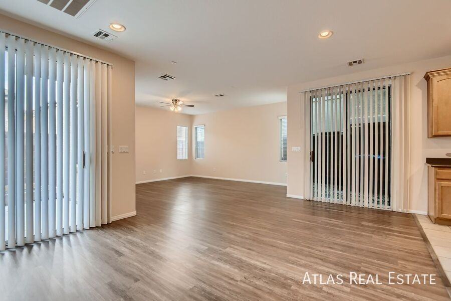 9826 Mandrake Falls St - Photo 7 of 40