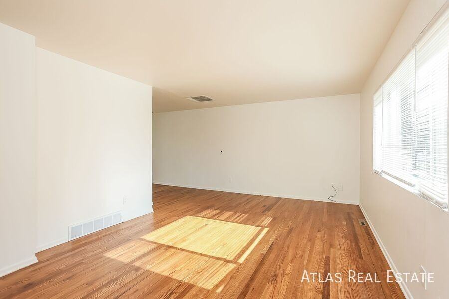 649 Evanston St - Photo 2 of 20