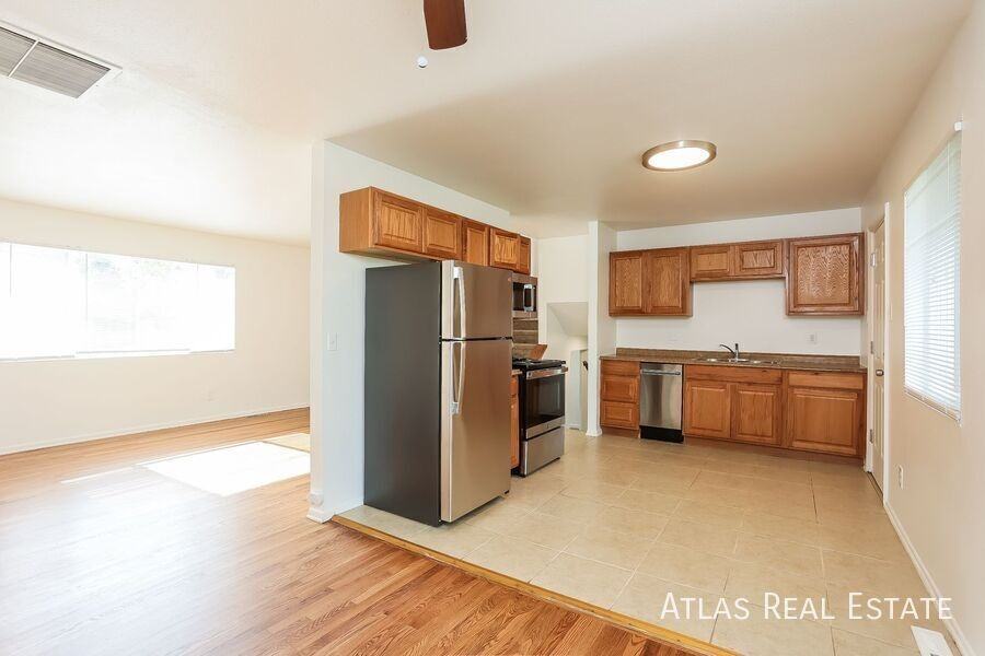 649 Evanston St - Photo 6 of 20