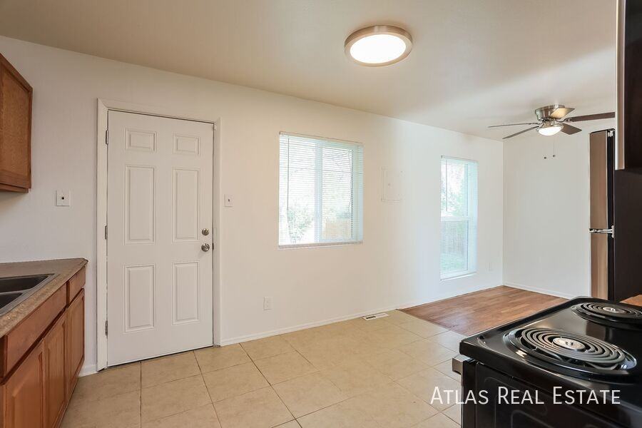 649 Evanston St - Photo 7 of 20