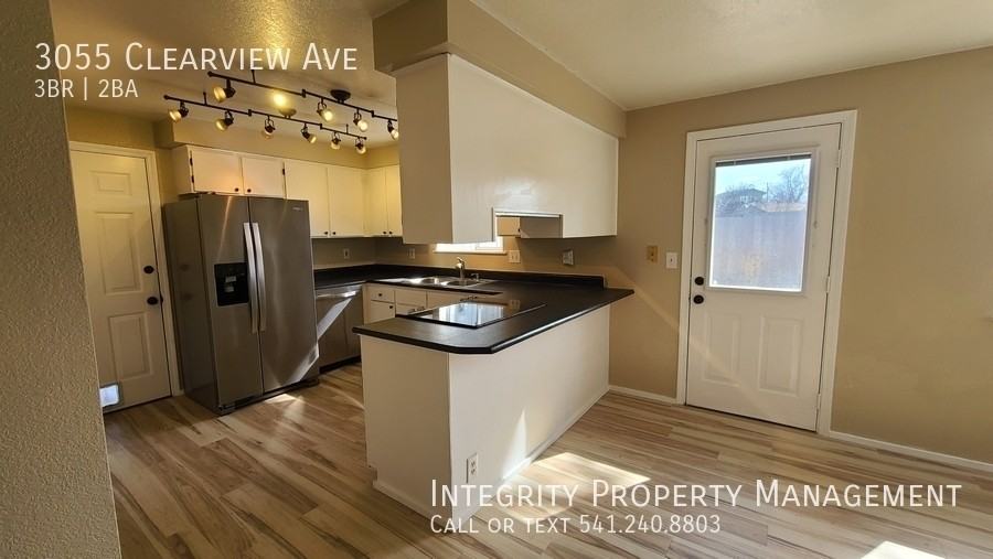 3055 Clearview Ave - Photo 7 of 19