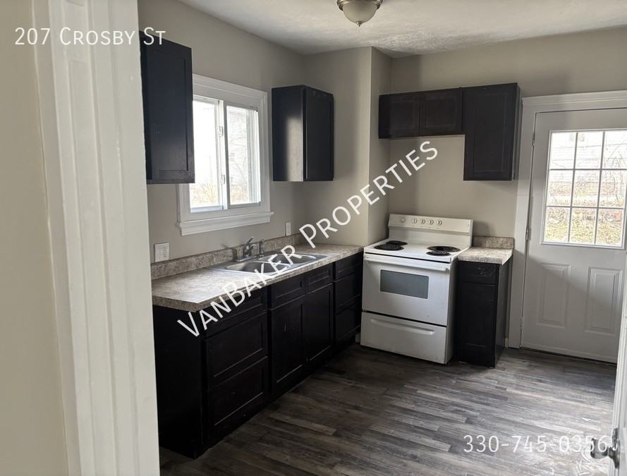 207 Crosby St - Photo 5 of 13