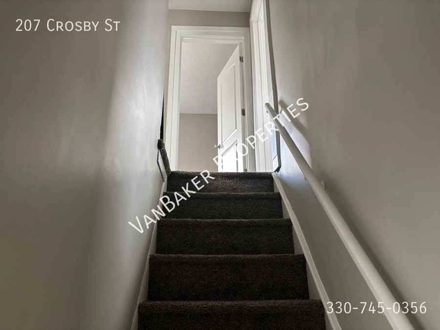 207 Crosby St - Photo 7 of 13