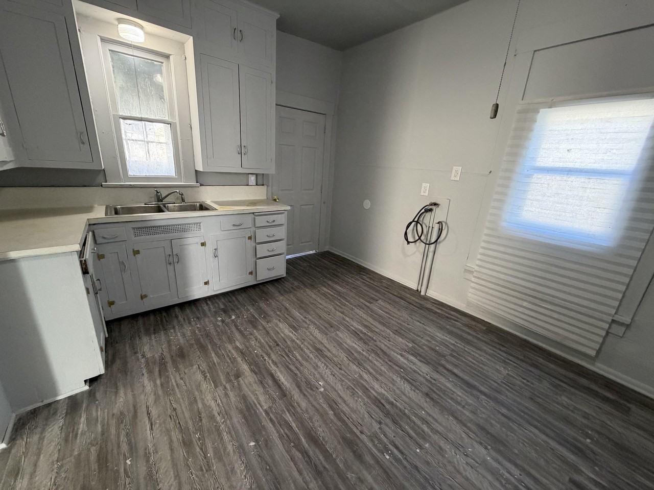 1128 Chandler St - Photo 2 of 18