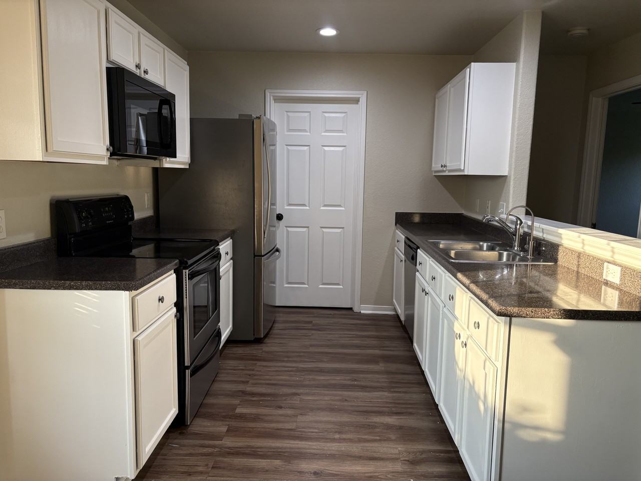 711 Jorgette Dr - Photo 2 of 11