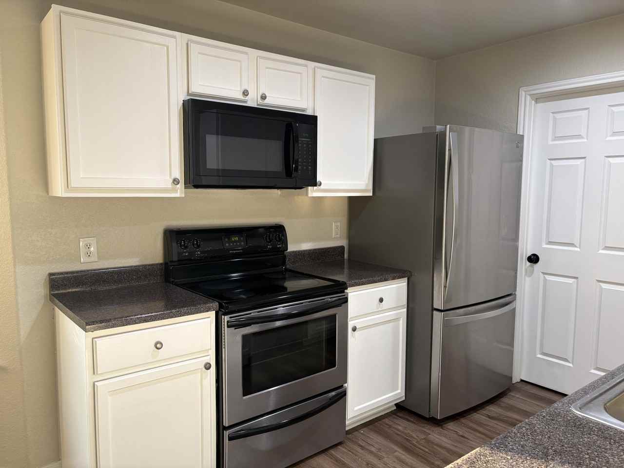 711 Jorgette Dr - Photo 3 of 11