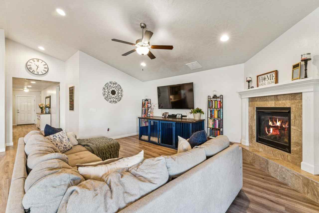 4233 N Price Ave - Photo 4 of 20