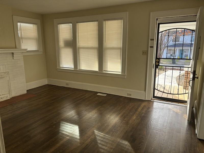 2939 Ne Bon Air Ave - Photo 3 of 11