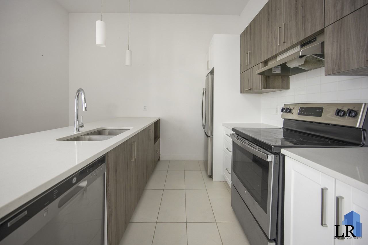 675 Boul. du Plateau - Photo 2 of 21