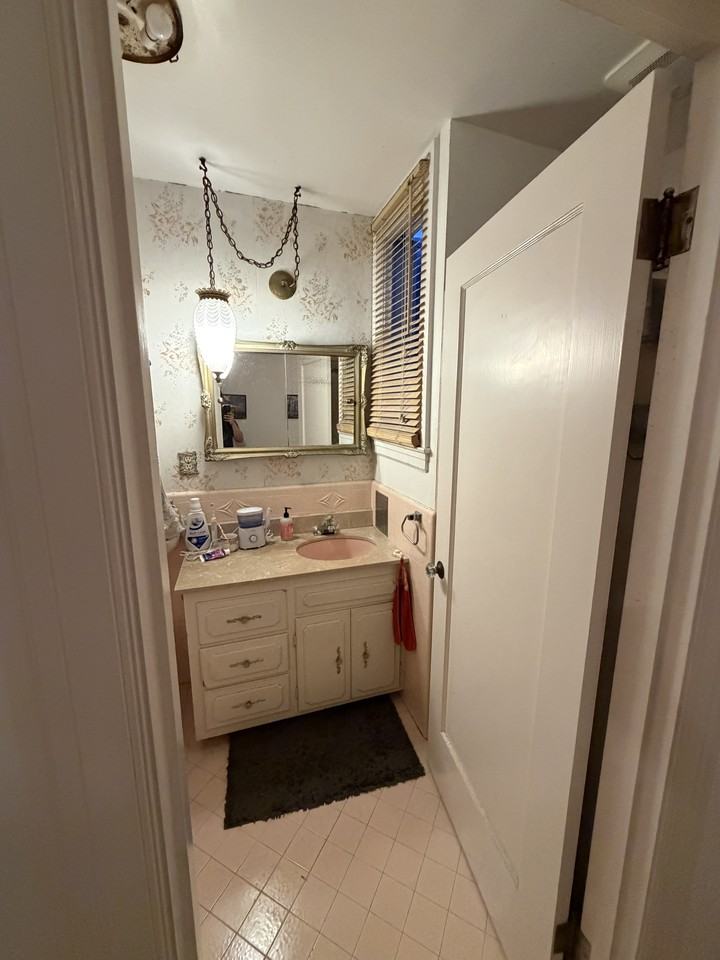 182 Cayuga Ave - Photo 4 of 6