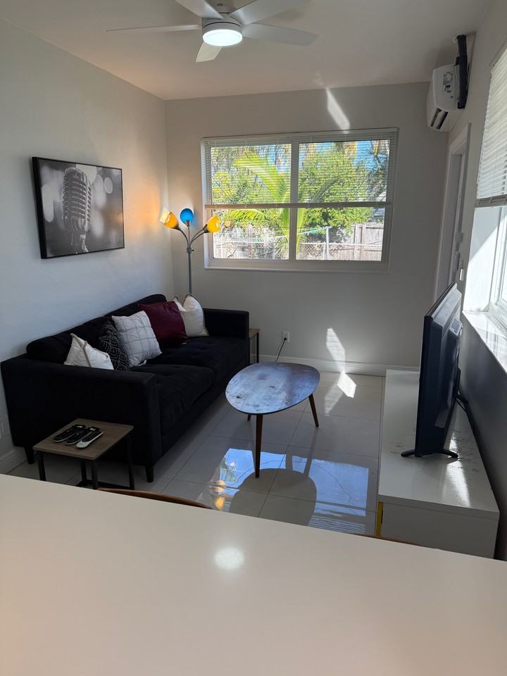 2513 Staples Ave #B - Photo 3 of 20