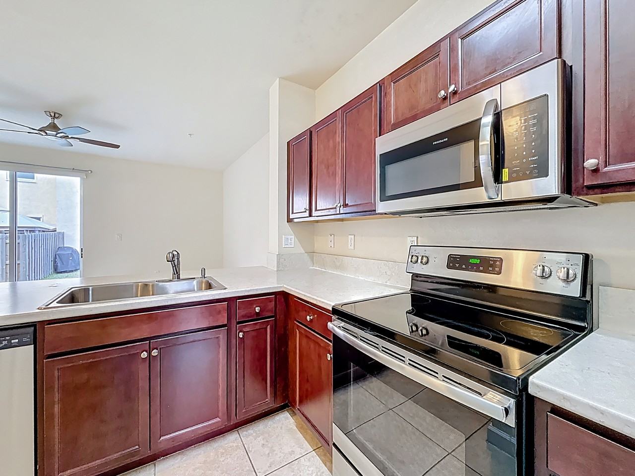 142 Seterrace #12 - Photo 4 of 16