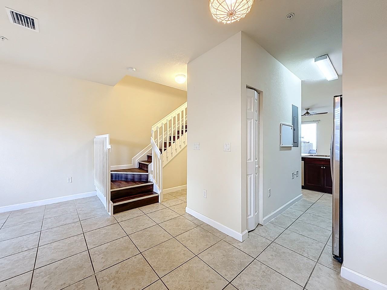 142 Seterrace #12 - Photo 5 of 16