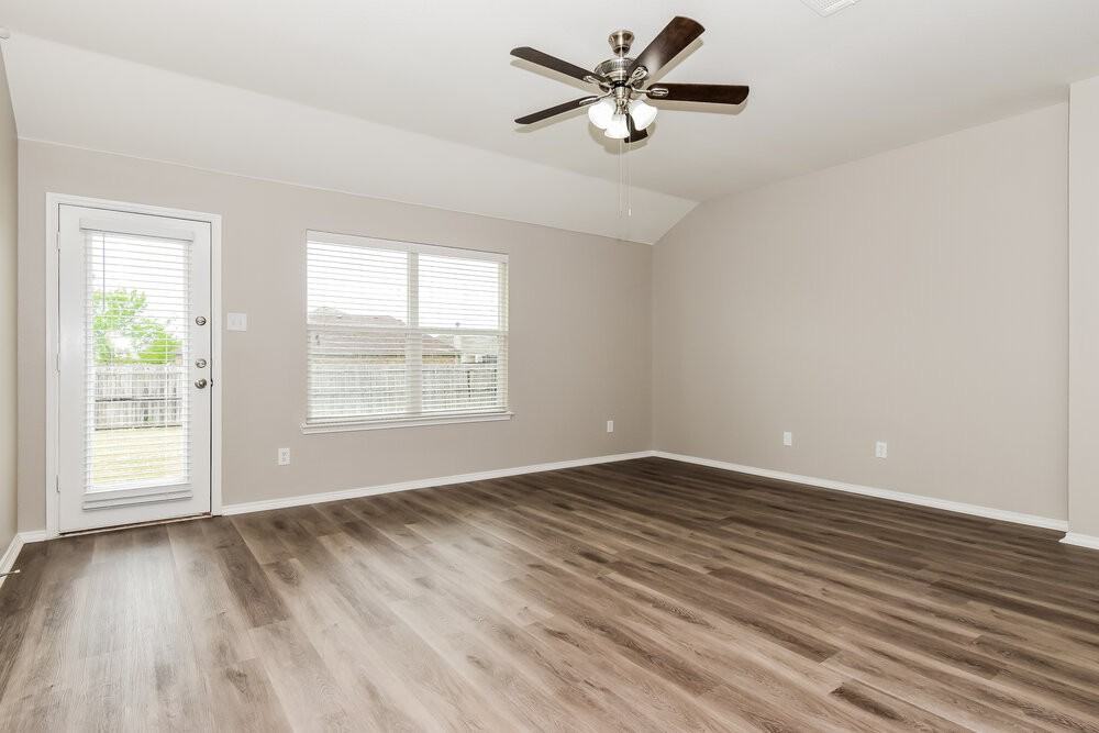 3213 Overstreet Ln - Photo 4 of 16