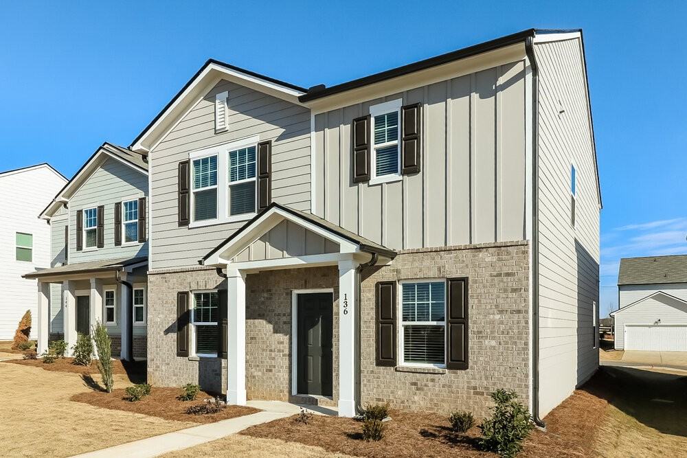 136 Hargrave Ave - Photo 4 of 17