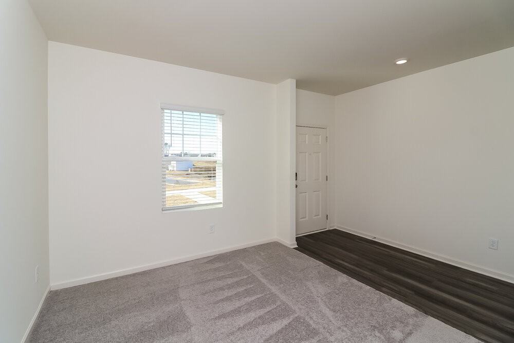 136 Hargrave Ave - Photo 5 of 17