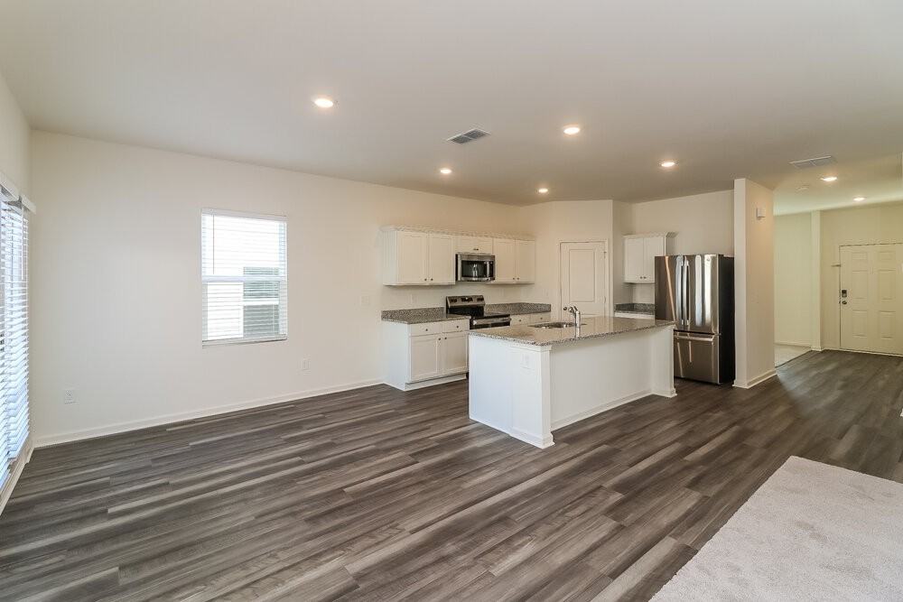 136 Hargrave Ave - Photo 6 of 17