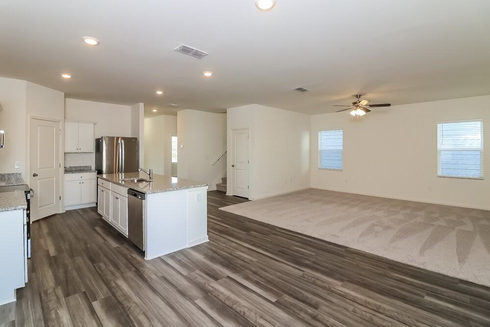 136 Hargrave Ave - Photo 7 of 17