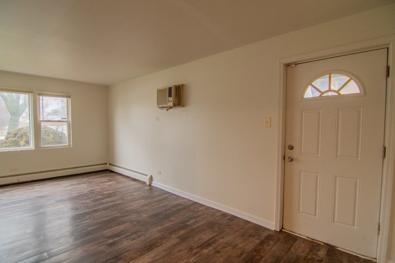 3546 147th St #1 - Photo 2 of 11