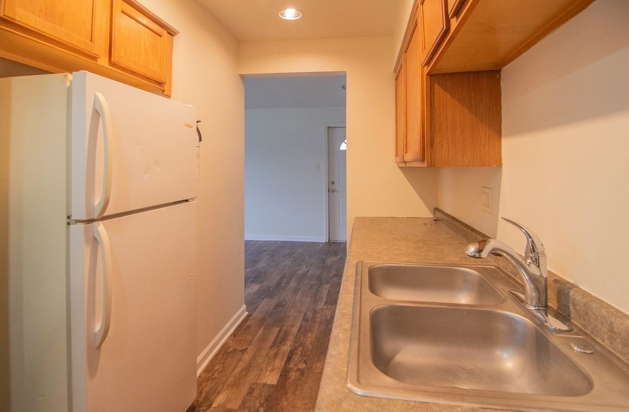 3546 147th St #1 - Photo 3 of 11