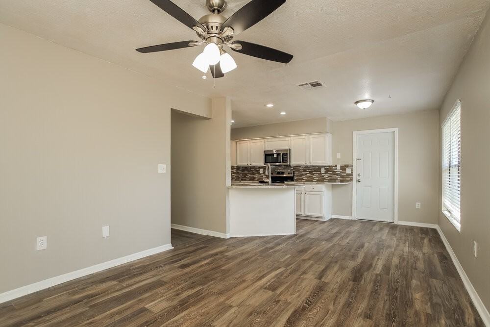 518 Carlsbad Dr - Photo 4 of 16