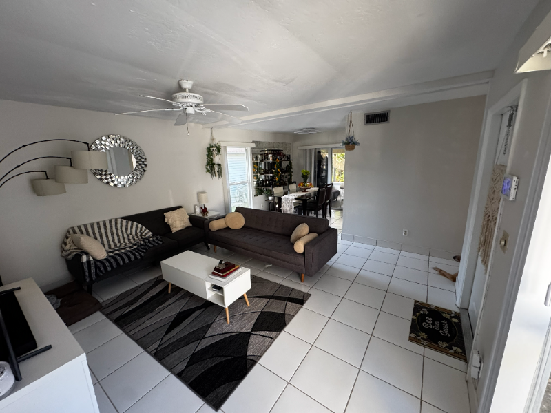 7109 Nw 66th St - Photo 4 of 18