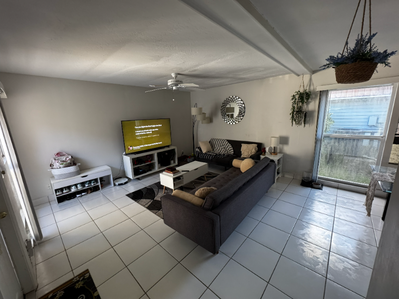 7109 Nw 66th St - Photo 5 of 18