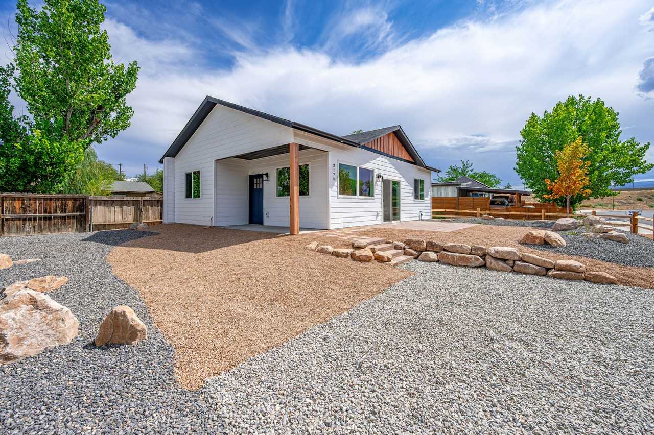 317 W Ouray Ave #B - Photo 2 of 13