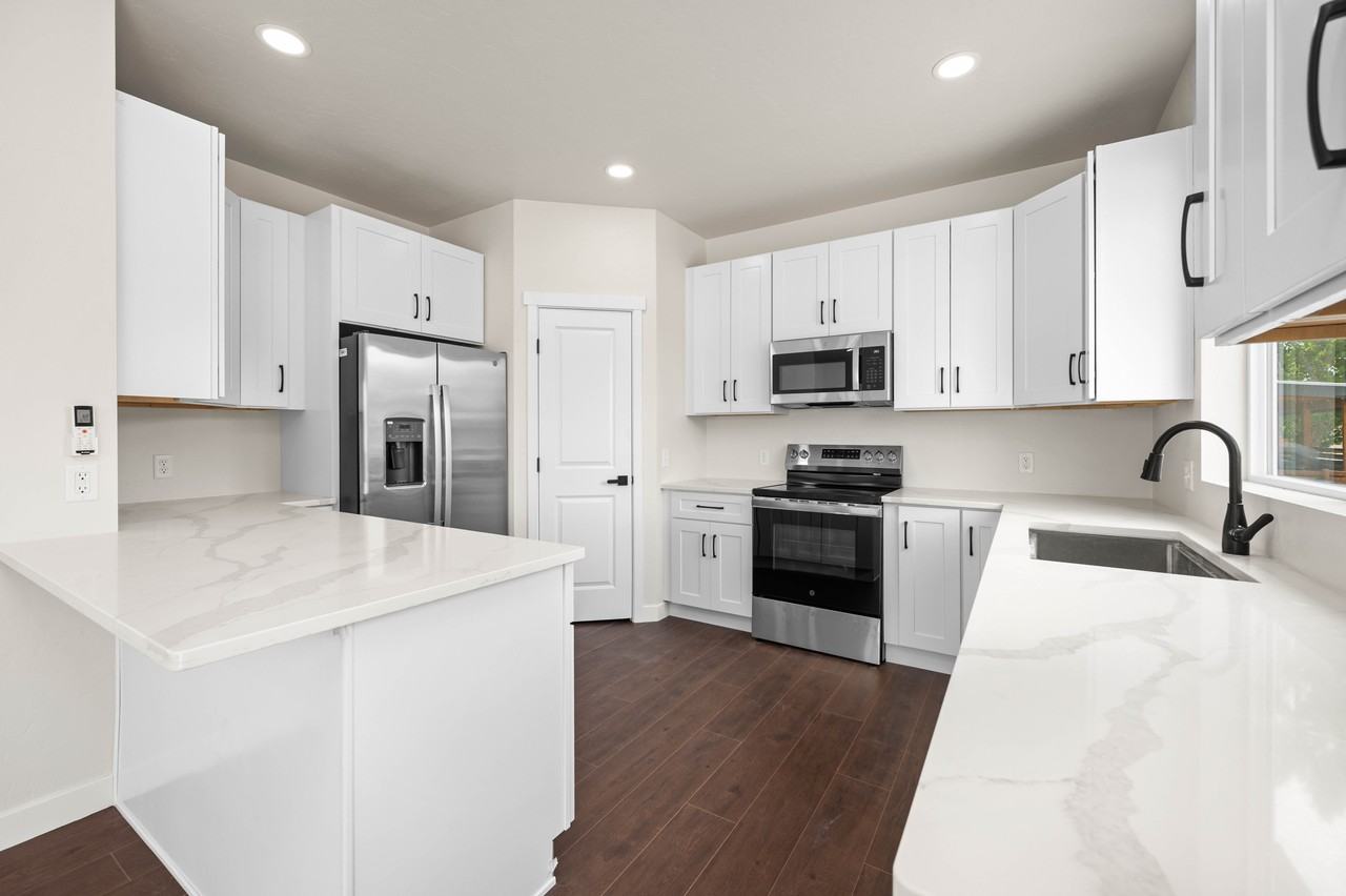 317 W Ouray Ave #B - Photo 4 of 13