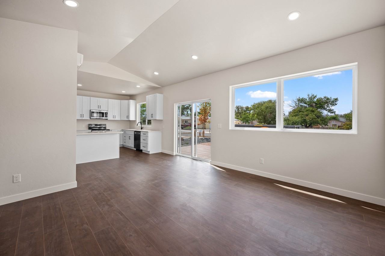 317 W Ouray Ave #B - Photo 7 of 13