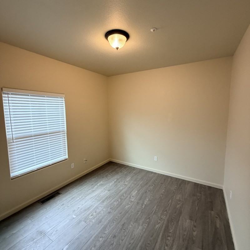 412 N Cloverdale Blvd #A - Photo 7 of 16