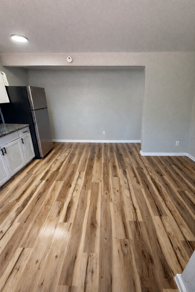 203 University Dr - Photo 3 of 8