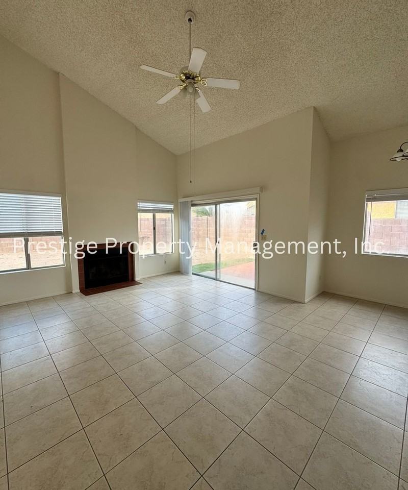 2966 W Yorkshire St - Photo 3 of 27