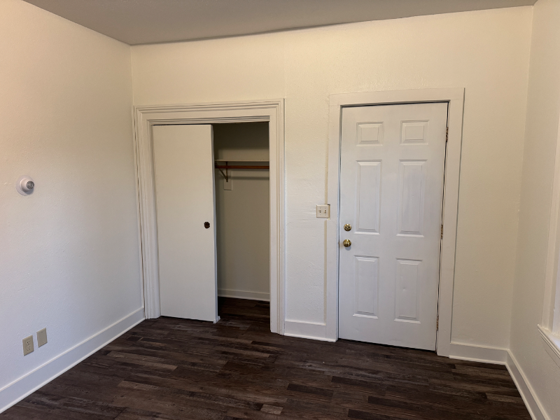 000 Vine St - Photo 5 of 16