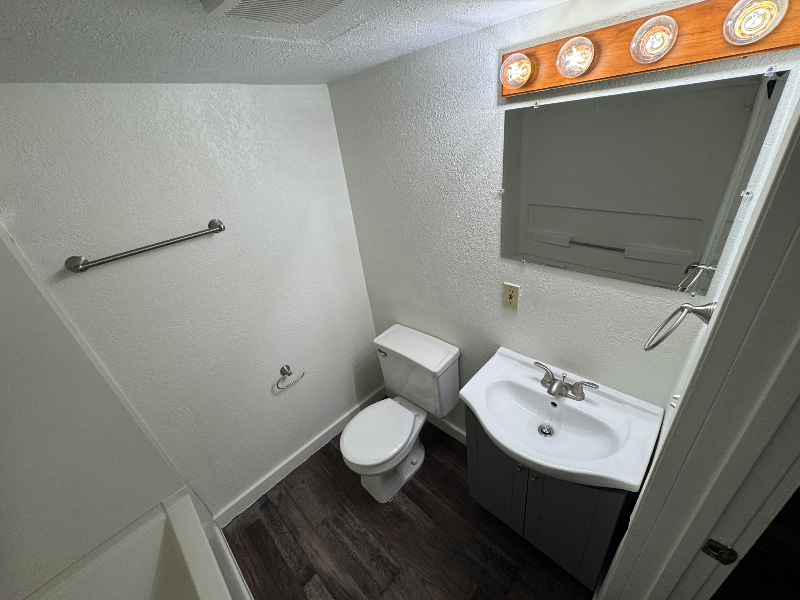 000 Vine St - Photo 6 of 16