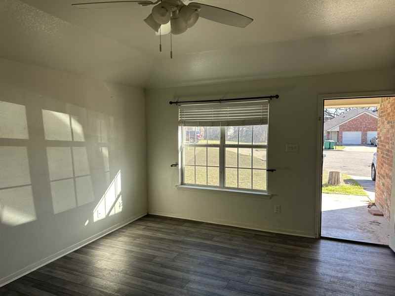 402 Topeka Ct #B - Photo 2 of 18