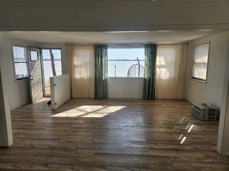 1400 Woodlawn Bch - Photo 3 of 17