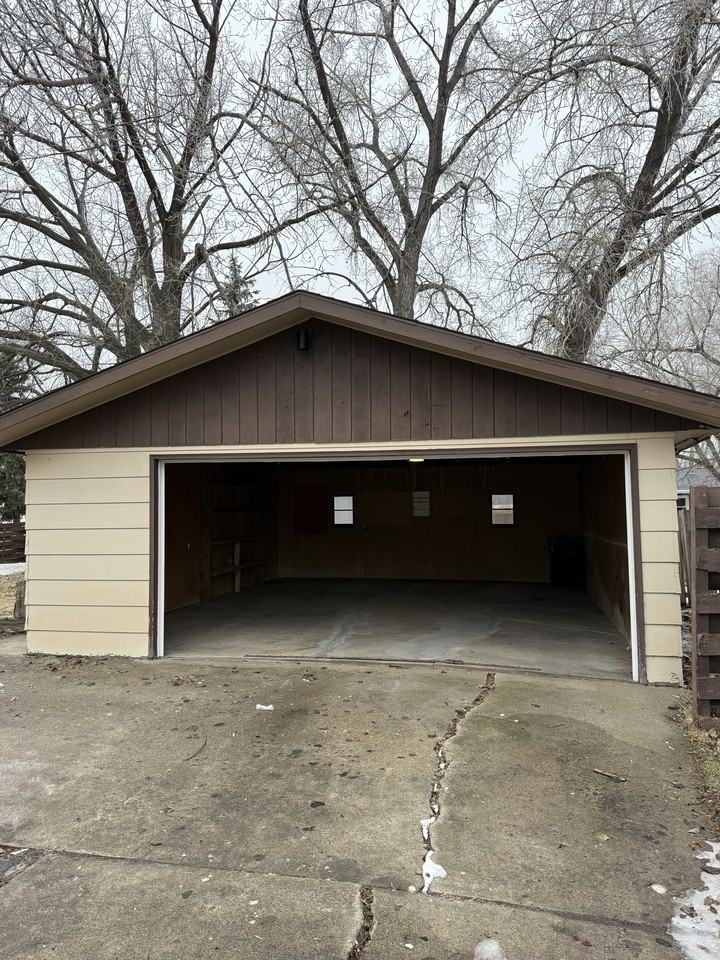 822 29th St N - Photo 2 of 14