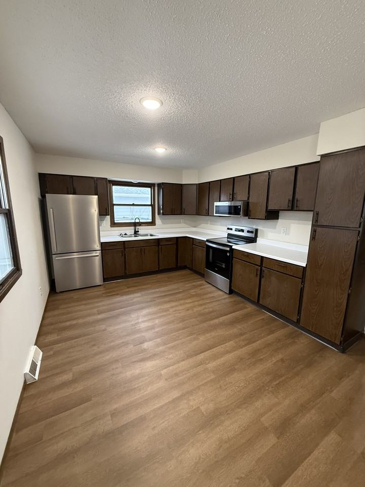 822 29th St N - Photo 3 of 14